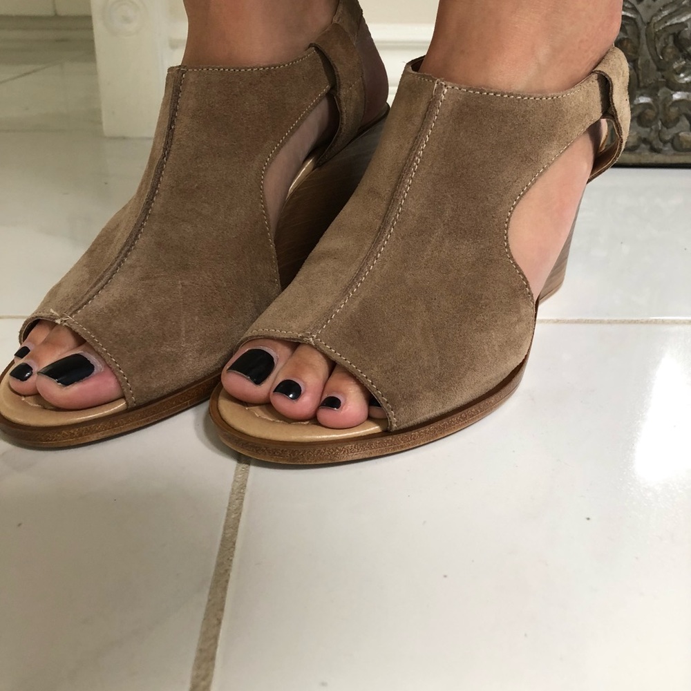 Peep toe wedges